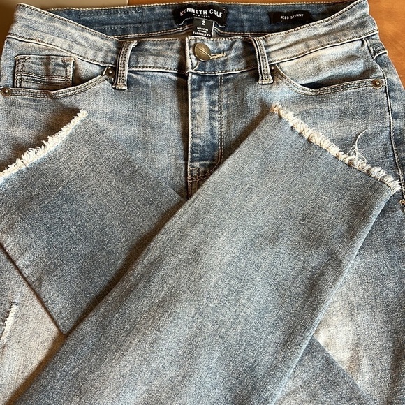 KENNETH COLE Jess Skinny Distressed  Light Wash Mid rise Jeans women’s 2 - Picture 10 of 11